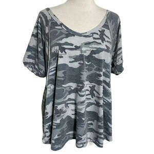Wishlist M/L gray camo swing top‎